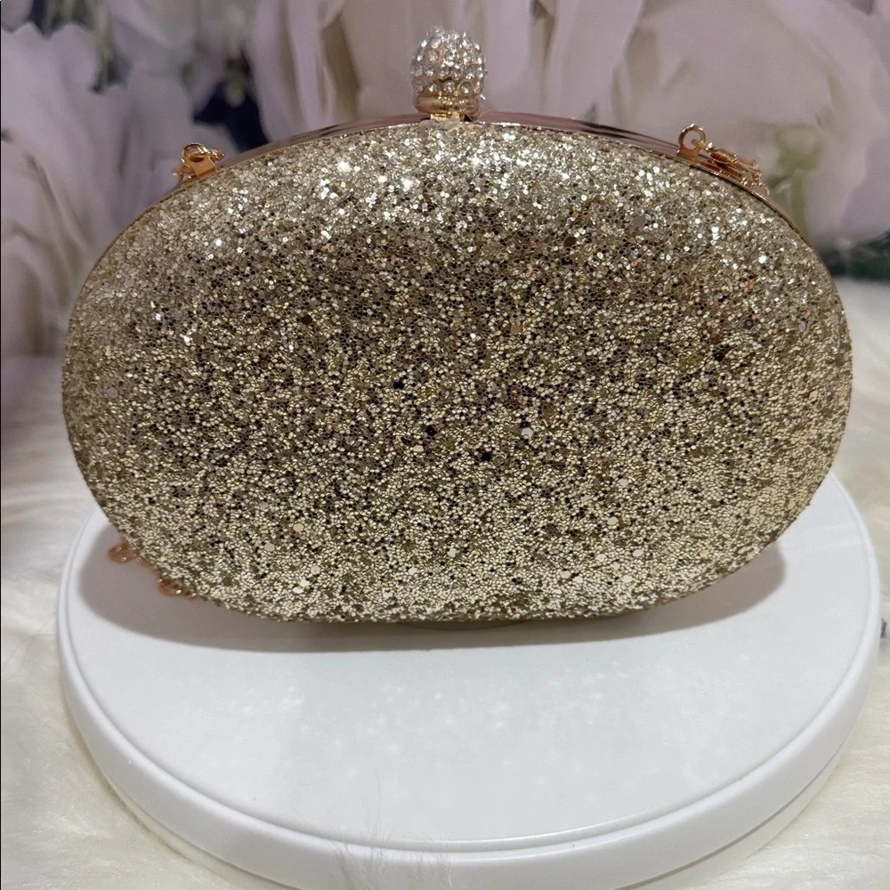 Elegant Gold Rhinestone Clutch